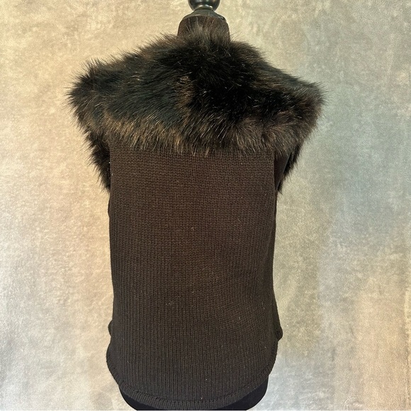 Love Token Women’s Faux Fur Yarn Wool Blend Black Vest Size Small - Picture 3 of 6
